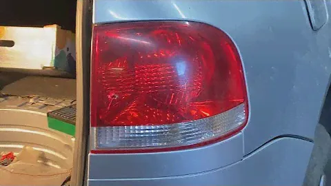 Снимаю Стоп Пр. Volkswagen Touareg 2002 - 2010 Как снять задний правый угловой стоп ?